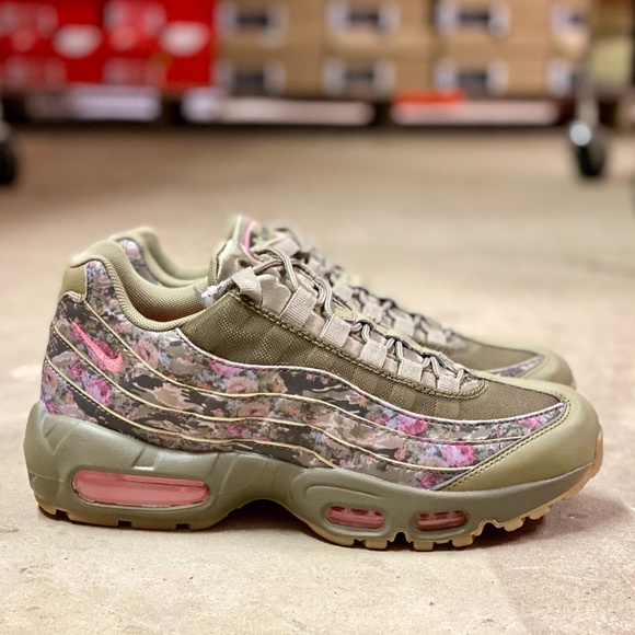 Nike Shoes - Nike Air Max 95 WMNS Running Shoe Camo & Pink